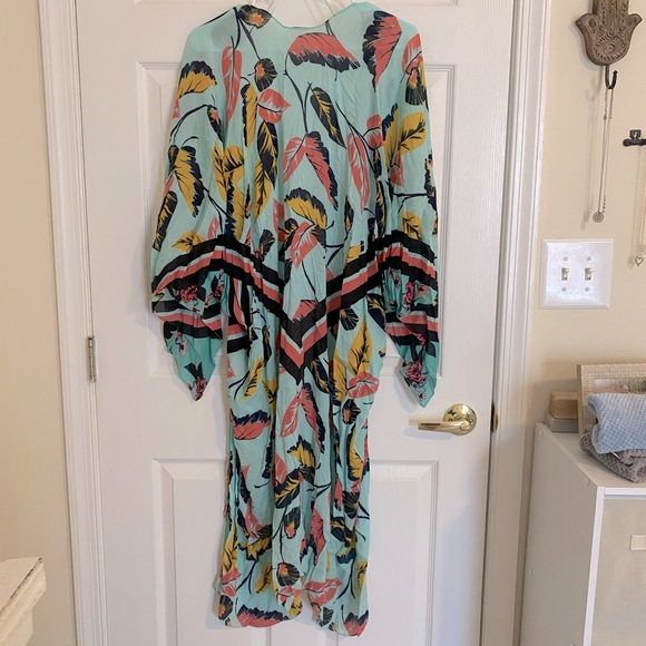 Express Tropical Print Kimono - Picture 4 of 4